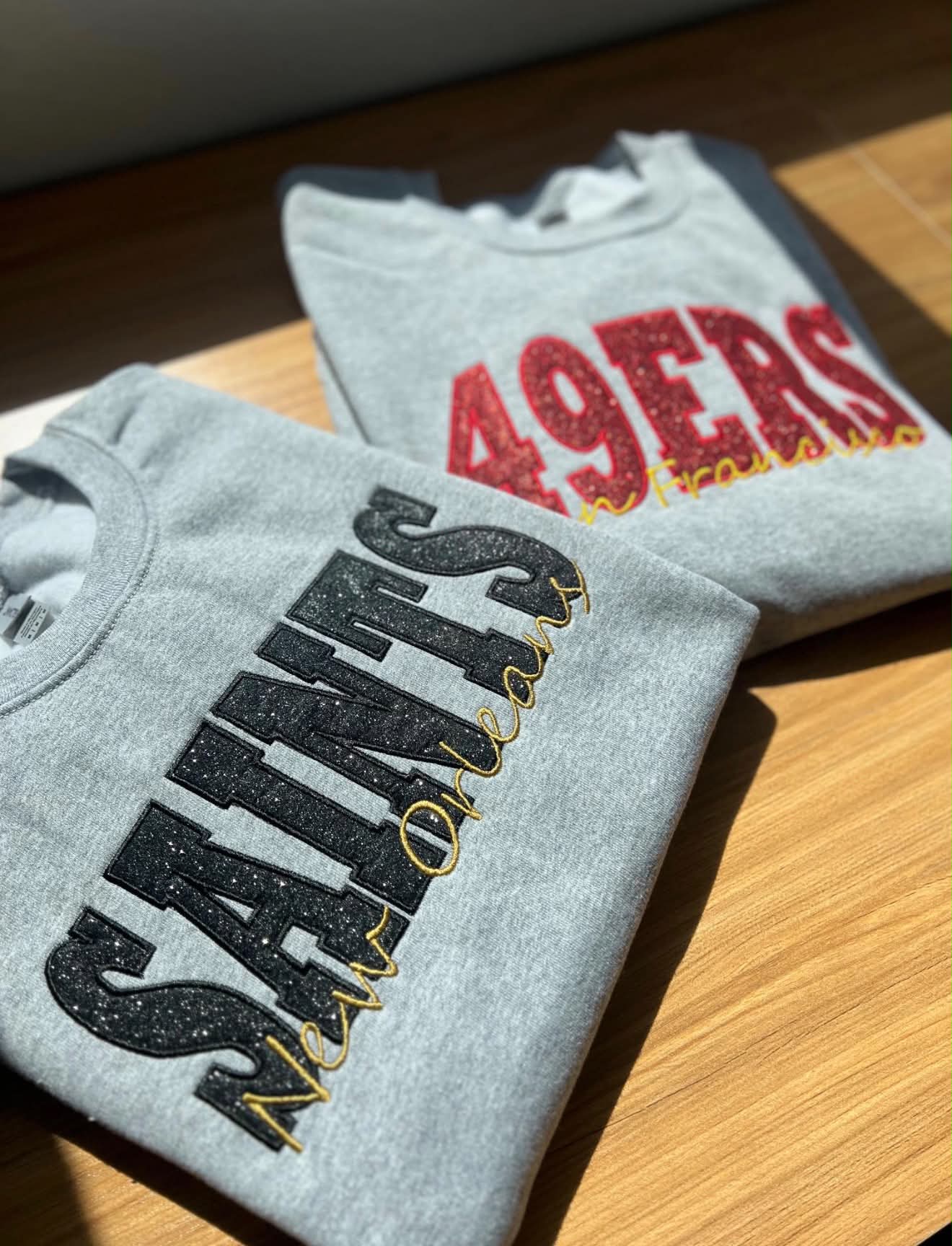Sabinal Glitter Script Crewneck